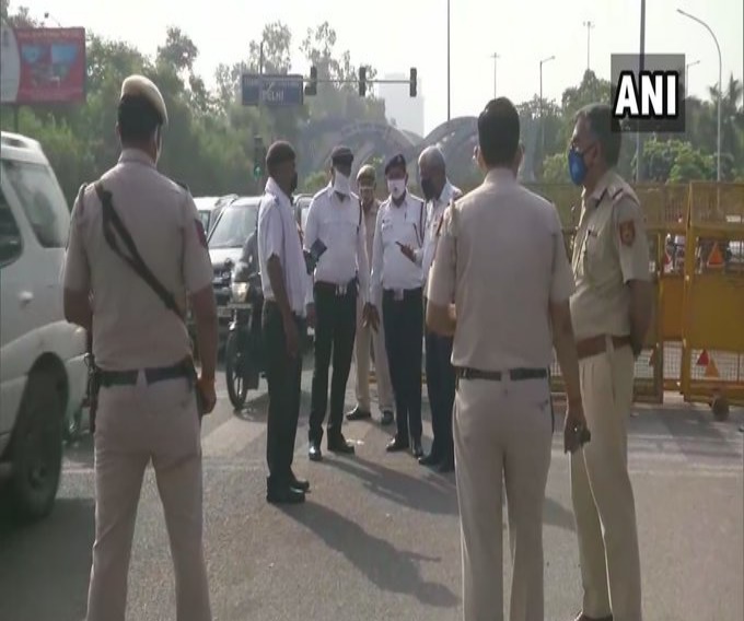 दिल्ली-यूपी सीमा पर की गई अतिरिक्त पुलिस बल की तैनाती