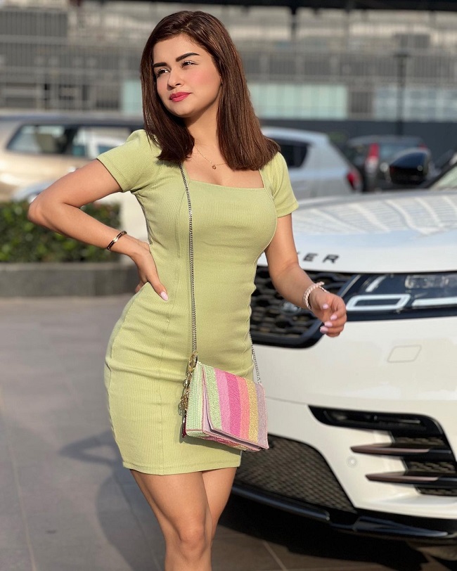 Avneet Kaur का बोल्ड अंदाज देख बढ़ी फैंस के दिल की धडकनें, देखें वायरल फोटो
