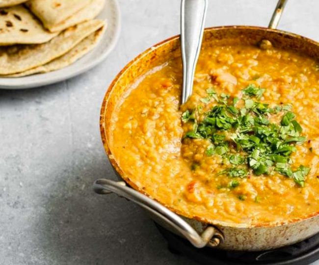 मिश्रित सब्जियों से बनी दाल