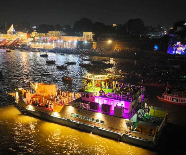 गंगा घाट का मनमोहक दृश्य (Pic credit- uptourismgov/Twitter)