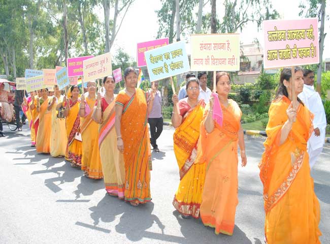 संथारा प्रथा पर बैन के खिलाफ गाजियाबाद में प्रदर्शन, देखें तस्वीरें