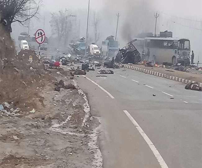 Pulwama Terror Attack: पूरे देश में शोक और गुस्सा, देखें तस्वीर