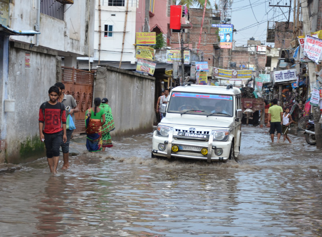 बारिश हुई तो याद आया नाला तो बना ही नहीं, तस्वीरों में देखें पटना शहर का हाल