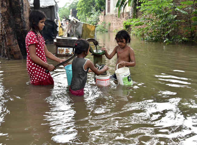 बारिश हुई तो याद आया नाला तो बना ही नहीं, तस्वीरों में देखें पटना शहर का हाल