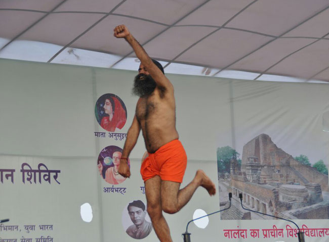 तस्वीरों में देखें... नालंदा में बाबा रामदेव के योग शिविर का उद्घाटन, उमड़ी भीड़