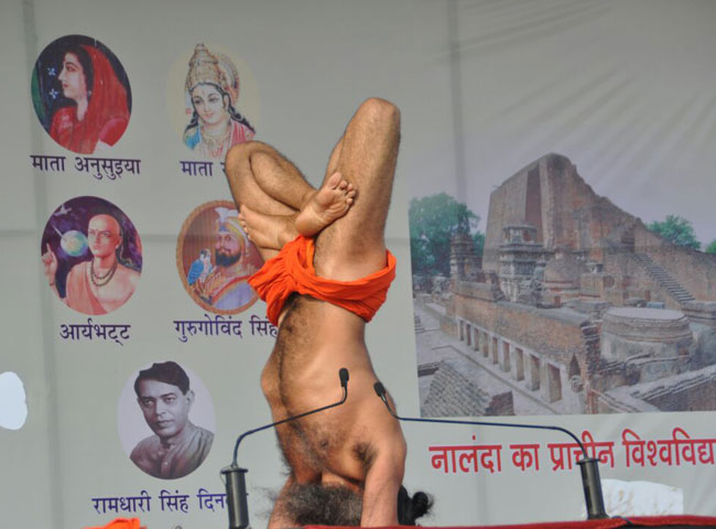 तस्वीरों में देखें... नालंदा में बाबा रामदेव के योग शिविर का उद्घाटन, उमड़ी भीड़
