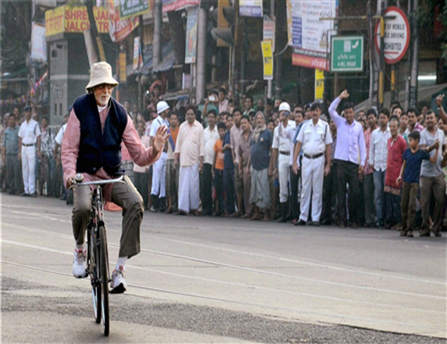 पिकु के लिए अमिताभ पहुंचे कोलकाता