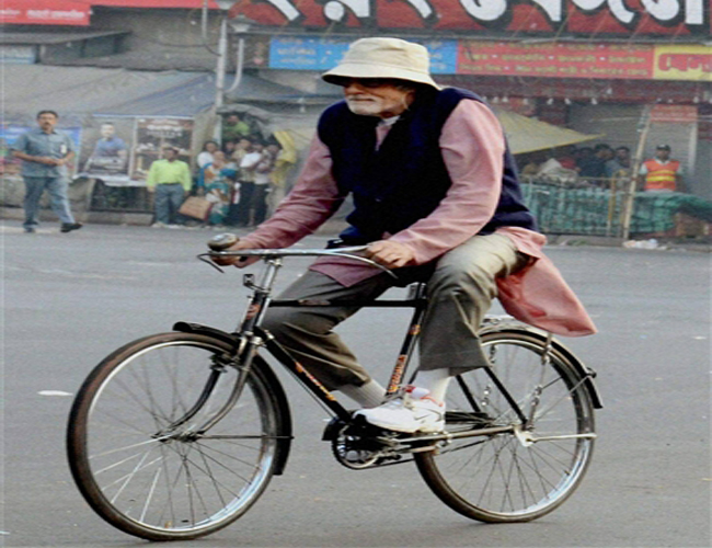 पिकु के लिए अमिताभ पहुंचे कोलकाता