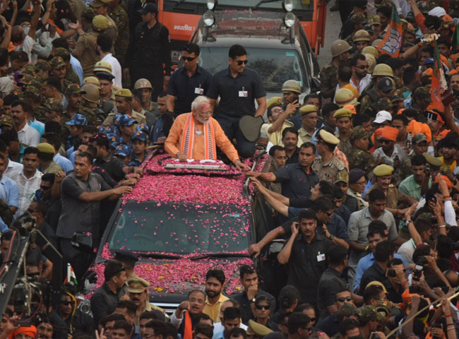 गंगा किनारे कुछ ऐसे चली मोदी सुनामी, अद्भुत था नजारा; आप भी देखें
