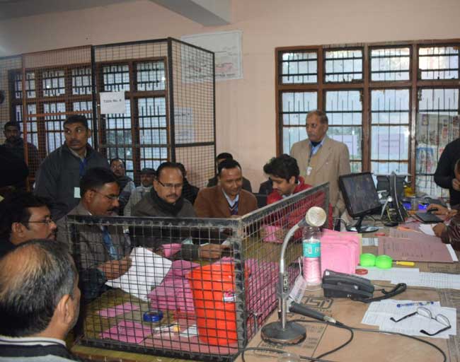 हिमाचल विधानसभा चुनाव मतगणना, देखें तस्वीरें
