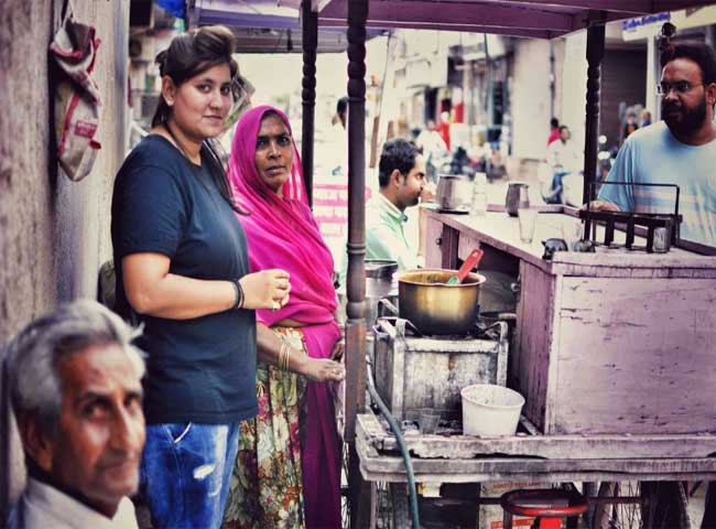 उदयपुर की इस लड़की ने टी स्टॉल खोलकर की अपने करियर की शुरुआत, जानें उनकी कहानी