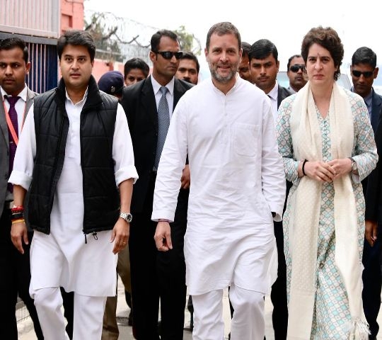 //www.jagranimages.com/images/priyanka2_2019_2_11_142153_s.jpg