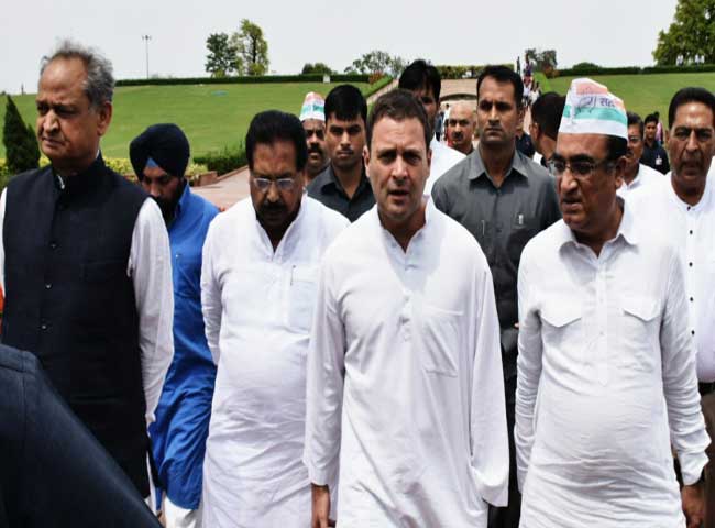 //www.jagranimages.com/images/rajghat_rahul_picss_2018_4_9_14555_s.jpg