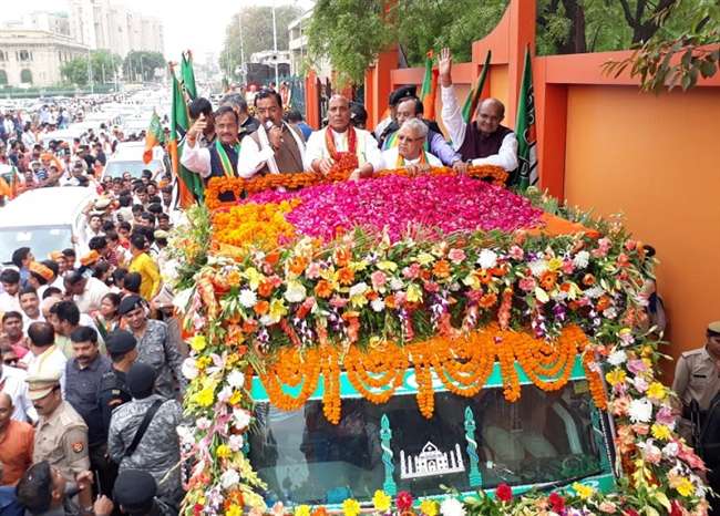//www.jagranimages.com/images/rajnath_singh_2019_4_16_134957_s.jpg