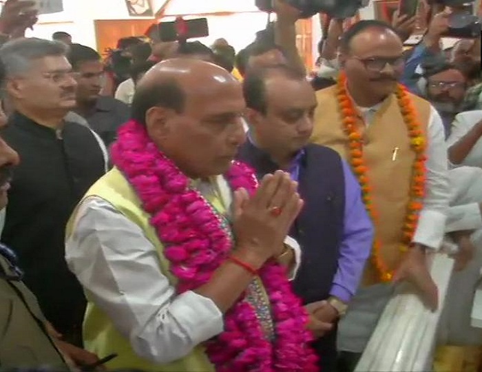 //www.jagranimages.com/images/rajnath_singh_pics_2019_4_16_13441_s.jpg