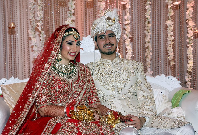 इस शादी में तब्बू समेत ये सितारे जब आये नज़र, देखें तस्वीरें