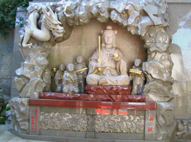 भारत ही नहीं इस देश में भी होती है विद्या की देवी की पूजा, देखें सबसे उंची मंदिर की तस्वीरें