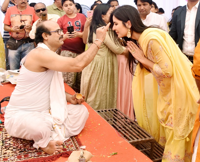 //www.jagranimages.com/images/saraswatipoojafour_2019_2_11_113845_s.jpg