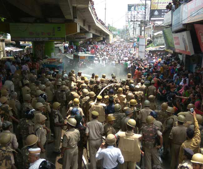 तस्वीरों में देखें-उग्र होता शिक्षामित्रों का आंदोलन