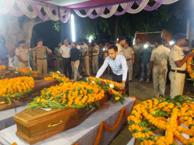 PICS: सिवान पहुंचे इराक में मारे गए बिहारियों के शव अवशेष, किया गया अंतिम संस्कार
