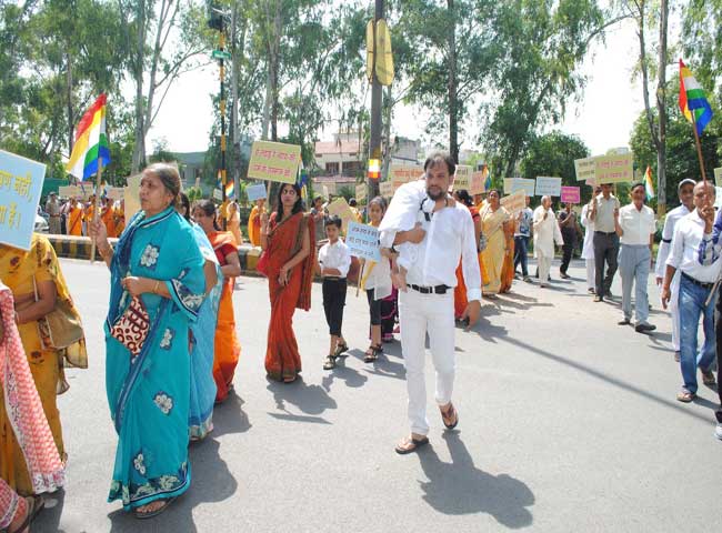 संथारा प्रथा पर बैन के खिलाफ गाजियाबाद में प्रदर्शन, देखें तस्वीरें
