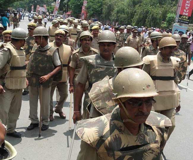 तस्वीरों में देखें-उग्र होता शिक्षामित्रों का आंदोलन