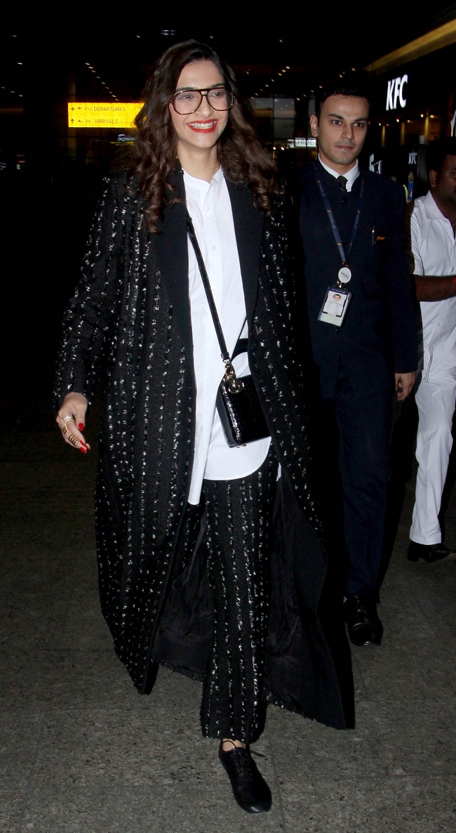 //www.jagranimages.com/images/sonamkapoorairlm_2019_3_15_102535_s.jpg