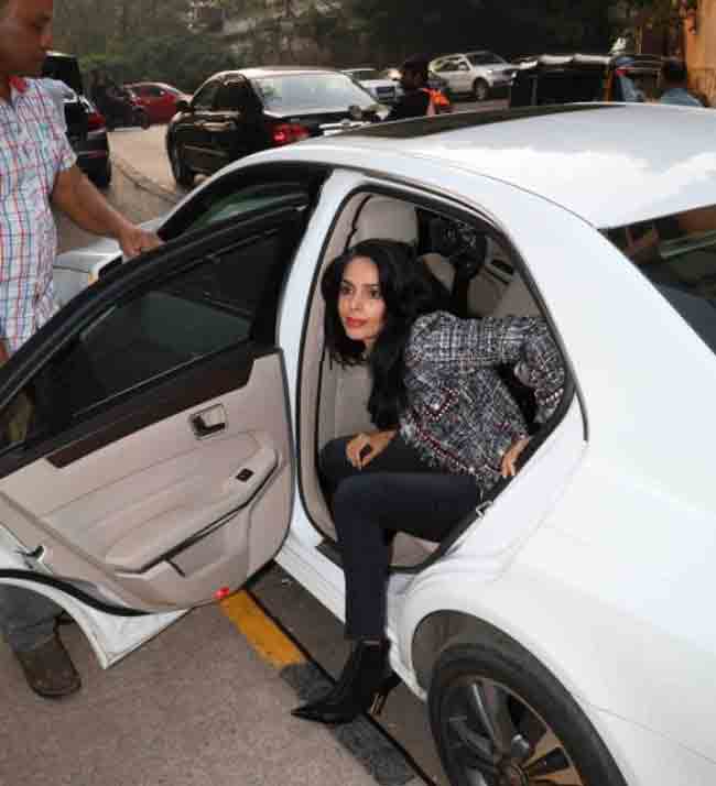 //www.jagranimages.com/images/star-spotted-news_1_i_2017_5_29_12342_s.jpg