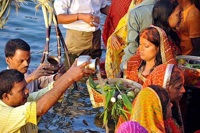 तस्वीरों के जरिए जानें सूर्पासना के पवित्र पर्व ‘छठ’ से जुड़ी कुछ विशेष बातें