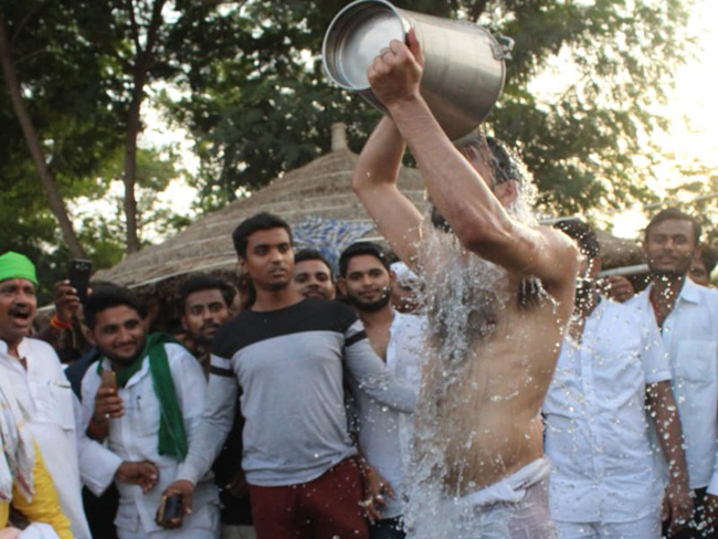 पिता लालू यादव की तरह ठेठ बिहारी अंदाज में दिखे तेज प्रताप, देखें तस्वीरें