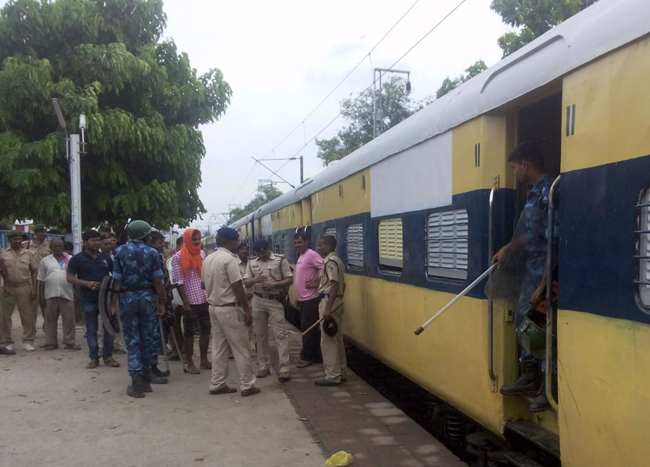 Pics: अनंत समर्थकों का दक्षिण बिहार पर कब्जा, असहाय हुई पुलिस