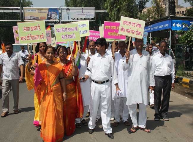 संथारा प्रथा पर बैन के खिलाफ गाजियाबाद में प्रदर्शन, देखें तस्वीरें