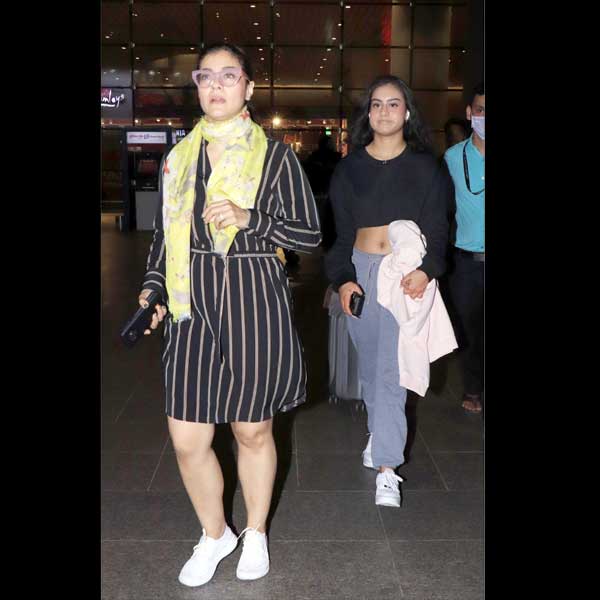 Coronavirus Fear in Bollywood: कुछ बदली-बदली सी नजर आईं काजोल, तारा सुतारिया और टाइगर श्रॉफ की बहन कृष्णा