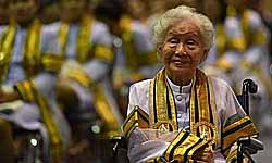 This Grandmother becomes Graduate in 91 years of age This Grandmother becomes Graduate in 91 years of age