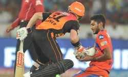 IPL 10 best moments when suresh raina kissed on rishabh pant hand IPL 10 best moments when suresh raina kissed on rishabh pant hand