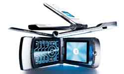 Flip phones are coming back as Motorola releases new Android RAZR Flip phones are coming back as Motorola releases new Android RAZR