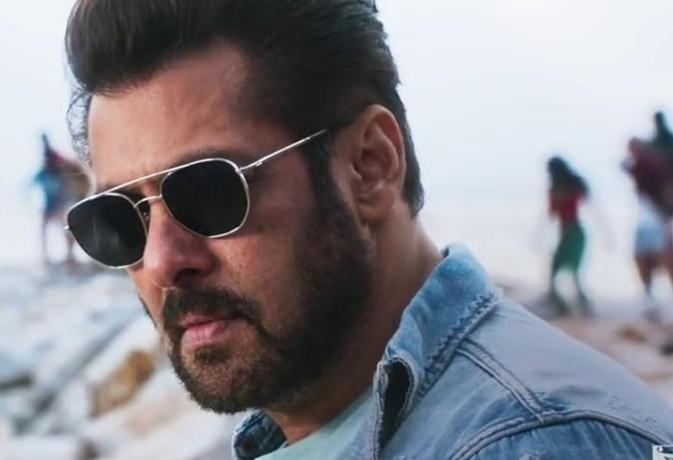 Salman Khan will give a fabulous gift to the fans by completing the promise made by Bobby Deol Salman Khan will give a fabulous gift to the fans by completing the promise made by Bobby Deol