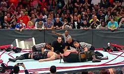 Funny video of two wrestlers who break WWE fighting ring just like earth tremor Funny video of two wrestlers who break WWE fighting ring just like earth tremor