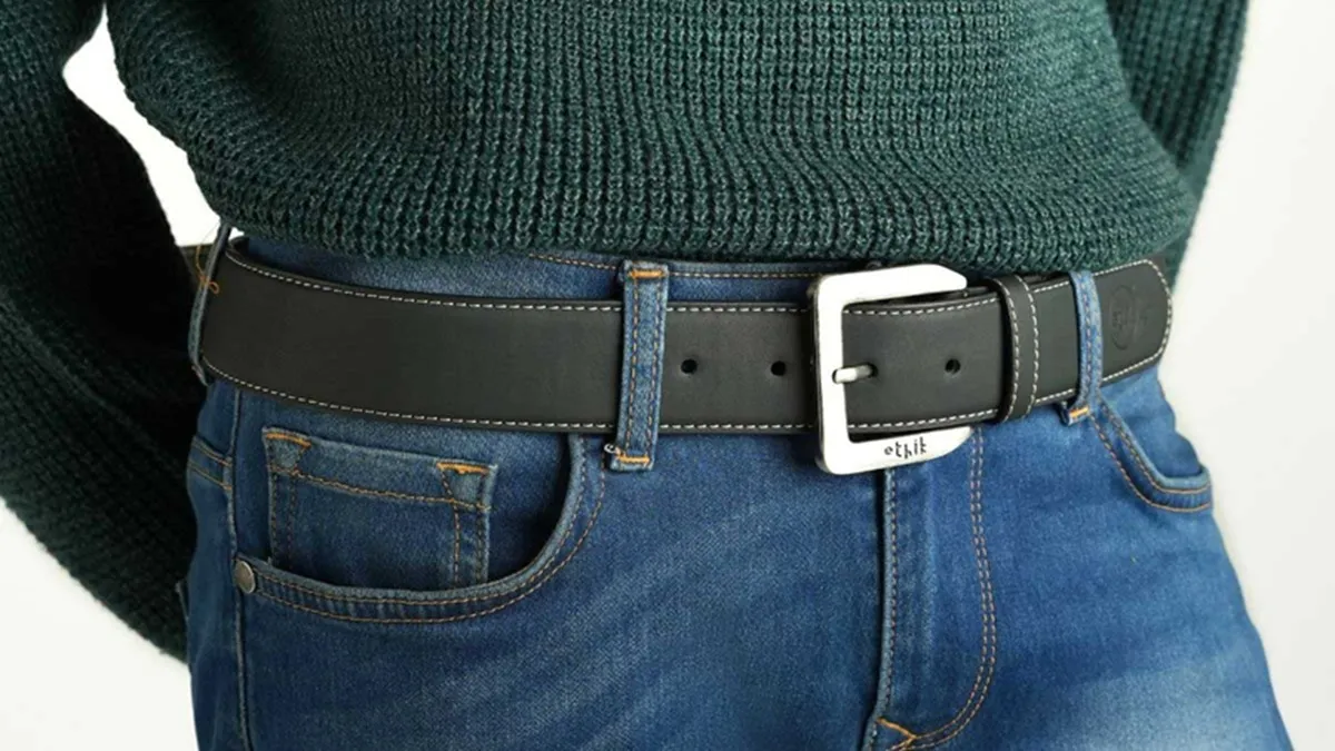 पुरुषों के लिए Leather Belt