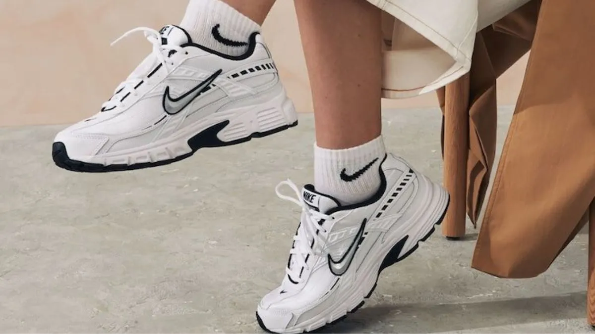 महिलाओं के लिए स्टाइलिश नाइकी स्नीकर्स 