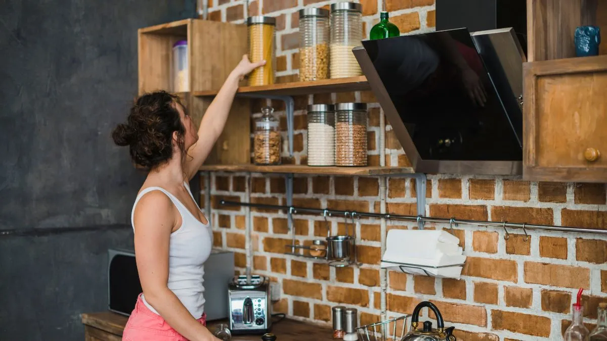 किचन पैंट्री को ऑर्गनाइज रखने के लिए 5 जरूरी आइटम्स