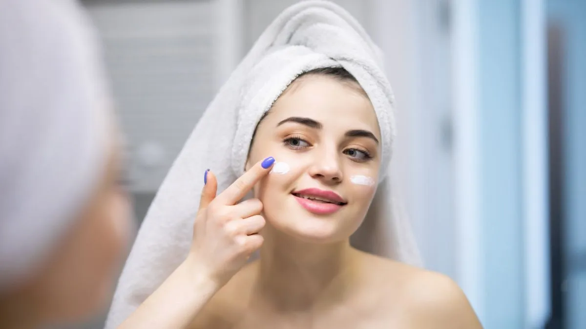 फेस के लिए 5 बेहतरीन स्किन टाइटनिंग क्रीम