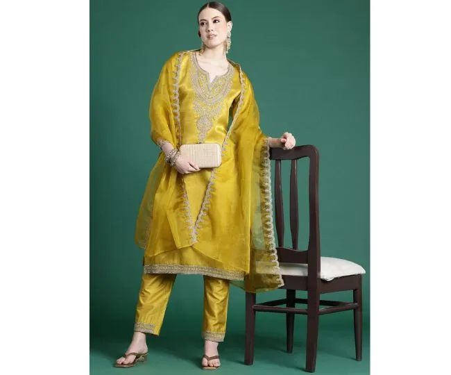Myntra की Big Fashion Festival Sale 2026 में Indo Era के डिजाइनर सूट्स पर मिल रही है 81% तक की भारी छूट