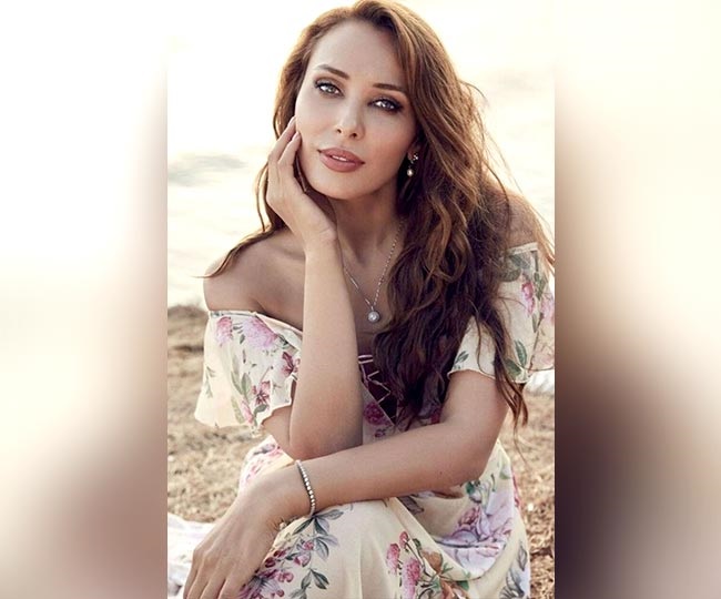 सलमान खान की रुमर्ड गर्लफ्रेंड यूलिया वंतूर का दिलकश अंदाज, देखें वायरल तस्वीरें  