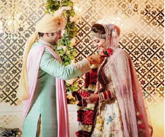 देखें, कॉमेडियन सुगंधा मिश्रा और संकेत भोसले की शादी की खूबसूरत तस्वीरें  