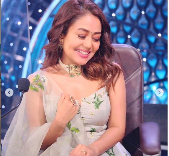 Neha Kakkar ने शेयर कीं अपनी थ्रोबेक तस्वीरें, जब पतली हुआ करती थीं सिंगर  