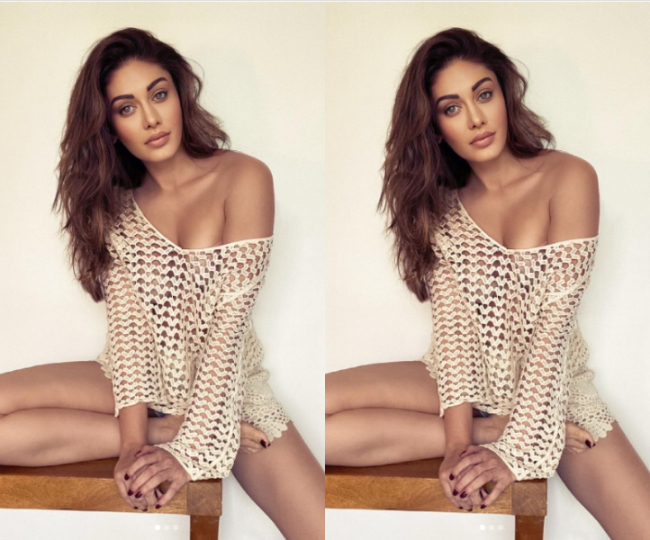 Shefali Jariwala ने  ट्रांस्पेरेंट ड्रेस में करवाया फोटोशूट, हर फोटो में दिए कातिलाना पोज़  