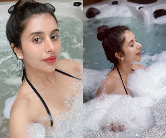 Charu Asopa की बोल्ड तस्वीरें हुईं वायरल, बाथटब में बैठी आईं नजर