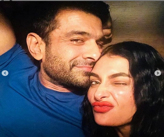 Eijaz Khan और पवित्रा पूनिया की रोमांटिक फोटोज़ सोशल मीडिया पर वायरल