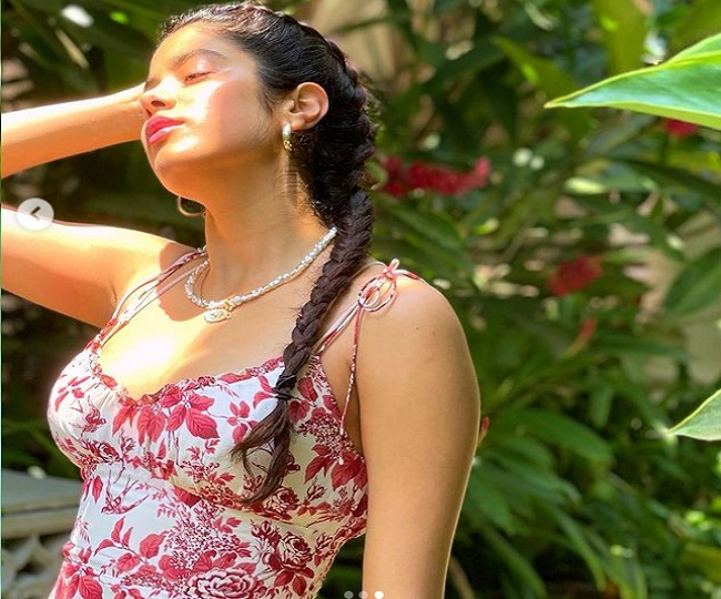 Janhvi Kapoor Share Sunkissed Photos Behind Leaf On Instagram